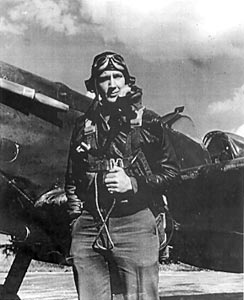 By the end of 1943 Major Joe Thompson had become commander of the 67th Reconnaissance Group's 109th Sqd and is shown here beside his Spitfire. (J. Thompson).